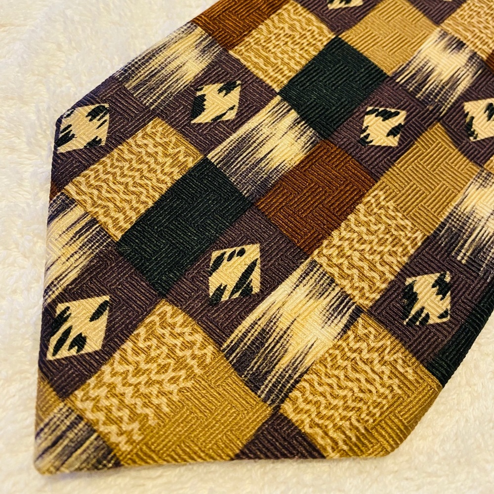 Brand New Trendy Tie By GUY LAROCHE